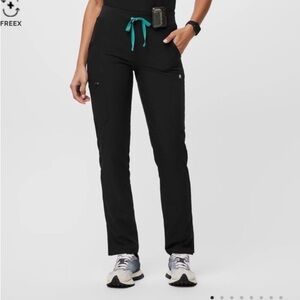 Figs Women’s Black Straight Leg Free-X lined Yola 2.0 Scrub Pants